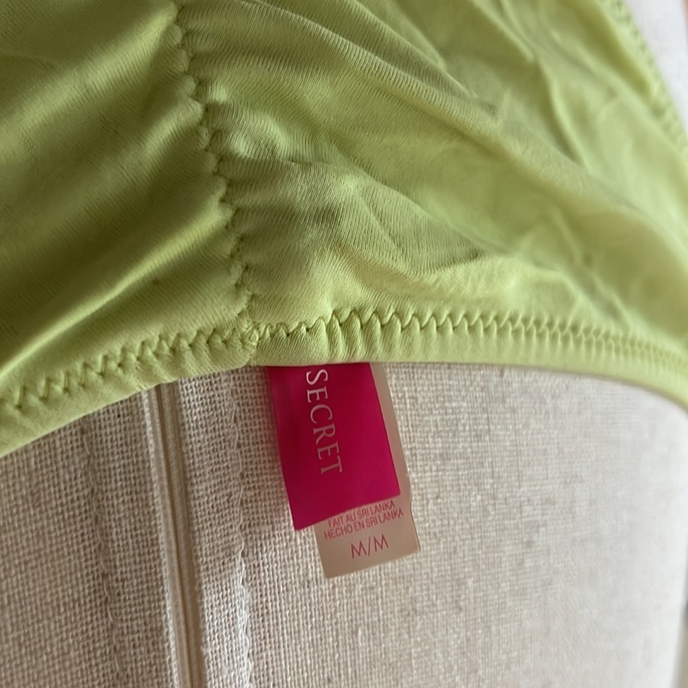 Neon VS bikini - Picture 5 of 6